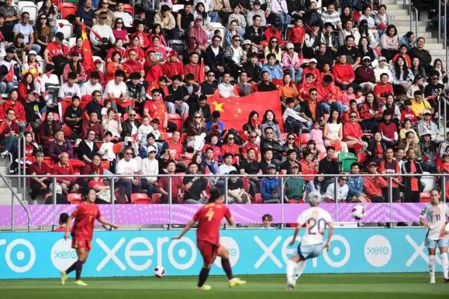 从青训到一线队：一位门将的十年进阶与球队防线重塑